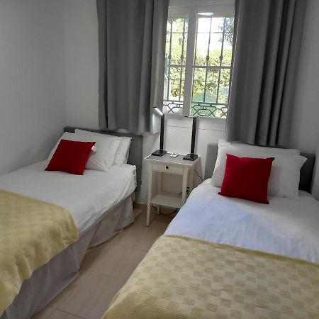 Refurbished 2-Bed Apartment Burriana Beach. Nerja Eksteriør billede