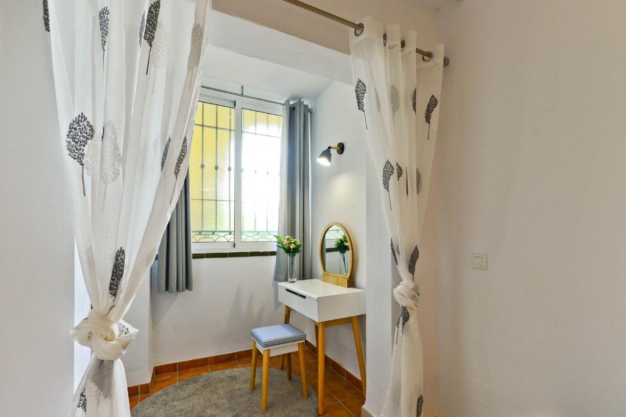 Refurbished 2-Bed Apartment Burriana Beach. Nerja Eksteriør billede
