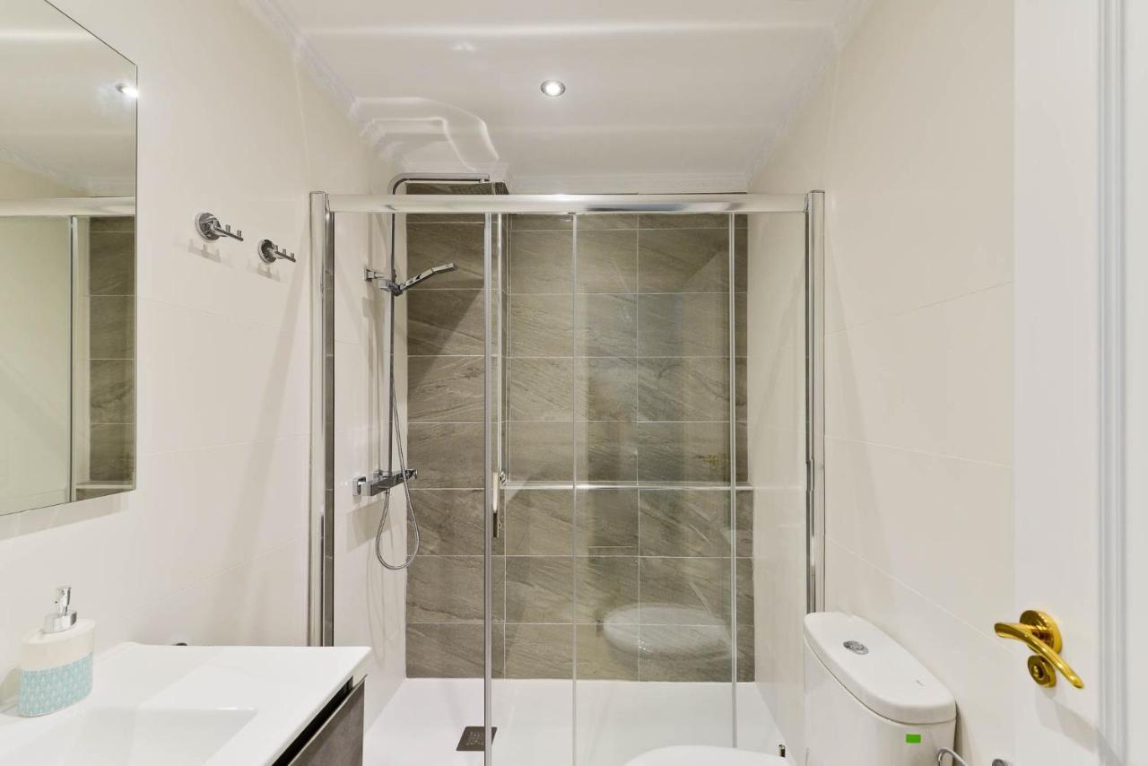 Refurbished 2-Bed Apartment Burriana Beach. Nerja Eksteriør billede