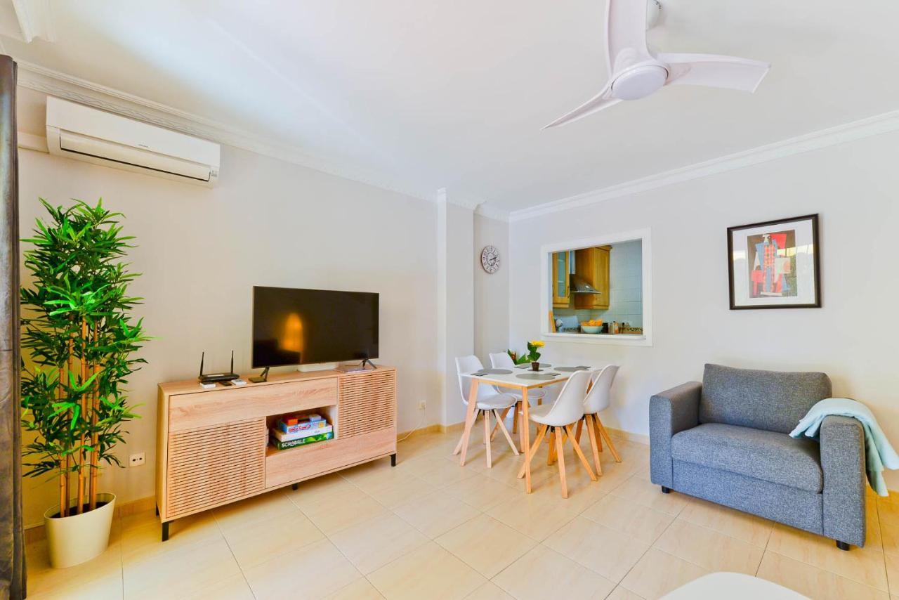Refurbished 2-Bed Apartment Burriana Beach. Nerja Eksteriør billede