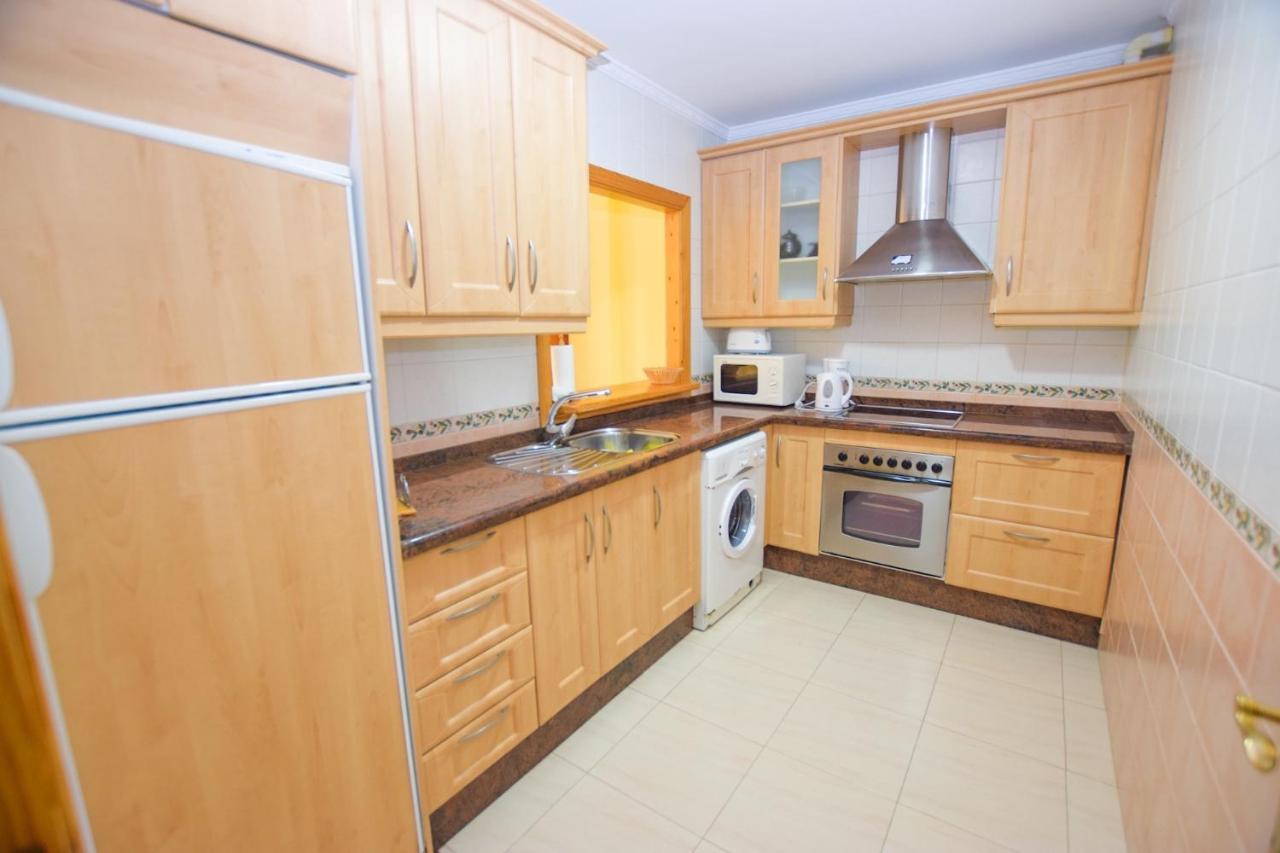 Refurbished 2-Bed Apartment Burriana Beach. Nerja Eksteriør billede