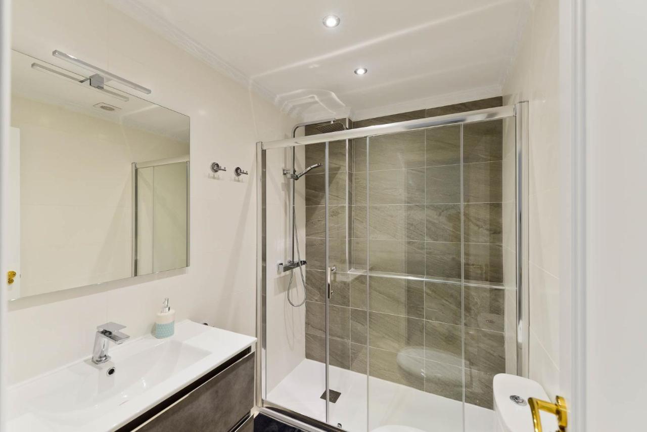 Refurbished 2-Bed Apartment Burriana Beach. Nerja Eksteriør billede
