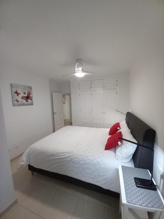 Refurbished 2-Bed Apartment Burriana Beach. Nerja Eksteriør billede